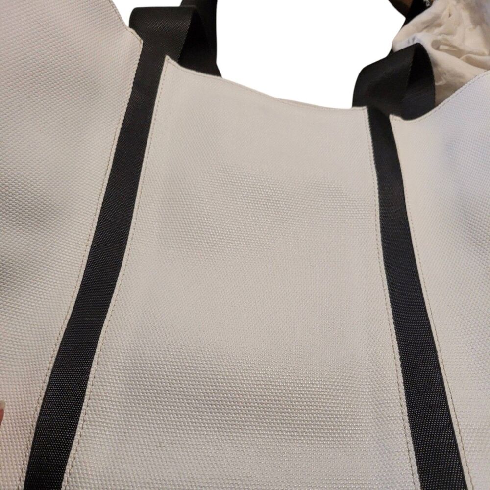 Lululemon Day Out Tote *16: - Picture 9 of 14